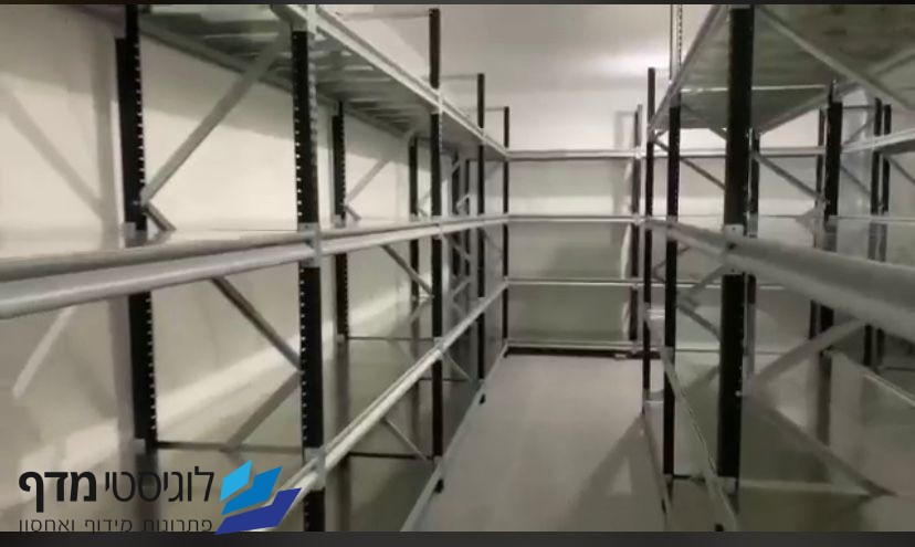 מדפים מודולריים גמישים להרחבה — התקנה של לוגיסטי מדף